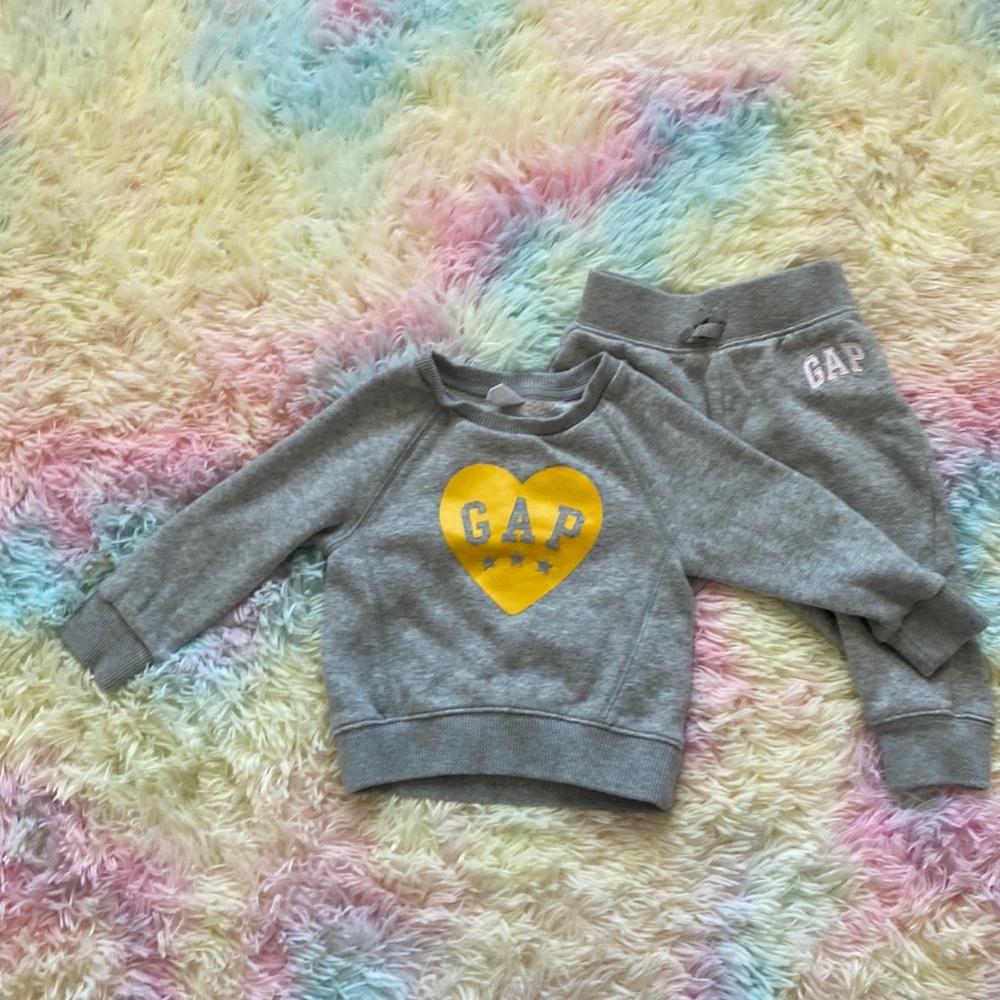 Lot Gap sweat 12-18m